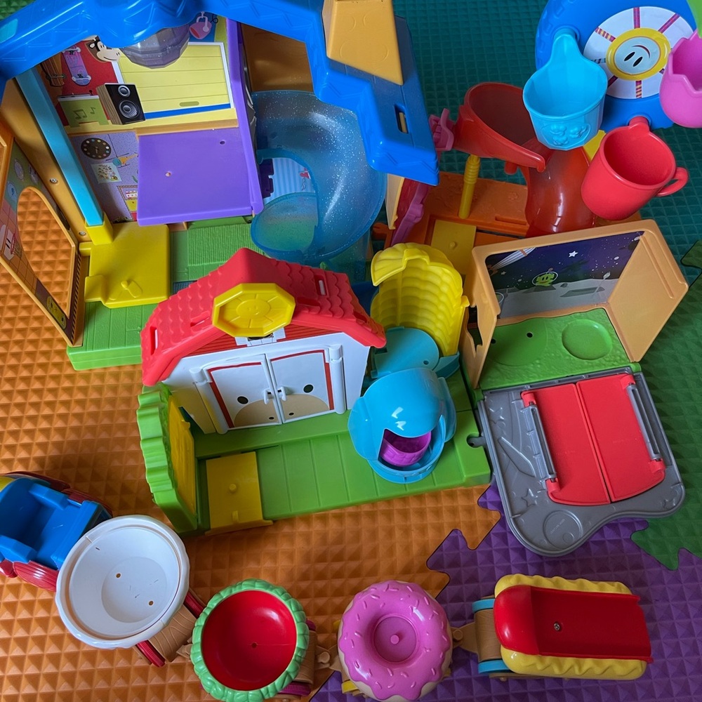 Julius Jr. Playset
